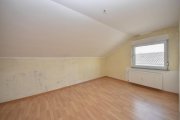 Babenhausen DIETZ: Sanierte 2-Zimmer-Wohnung im Dachgeschoss eines 6-Familienhauses! Optionale Garage! Wohnung mieten