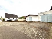 Steinmauern Platz ohne Ende: Trockenhalle mit Außenfläche, Stellplätzen und Laderampe Gewerbe mieten