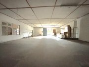 Steinmauern Platz ohne Ende: Trockenhalle mit Außenfläche, Stellplätzen und Laderampe Gewerbe mieten