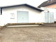 Steinmauern Platz ohne Ende: Trockenhalle mit Außenfläche, Stellplätzen und Laderampe Gewerbe mieten