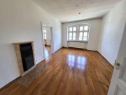 Hof H-43015 - Stilvolle 3-Zimmer-Altbauwohnung mit Einbauküche im Stadtzentrum von Hof Wohnung mieten