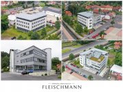 Suhl Helle 2-Zimmer-Bürofläche mit Tiefgaragenplätzen in Suhl.
Glasfaseranschluss vorhanden!! Gewerbe mieten